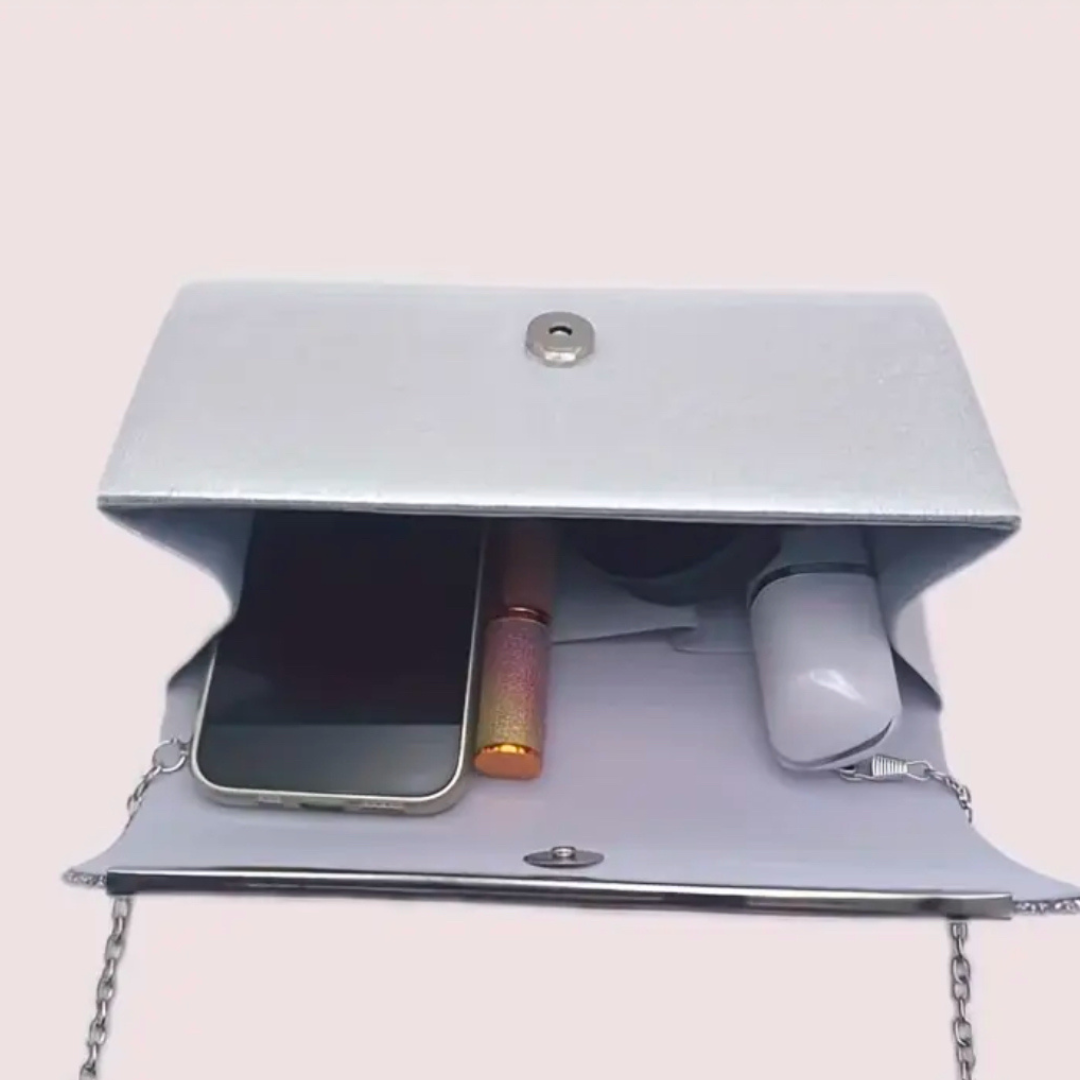 【レンタル】シルバー クラッチバッグ