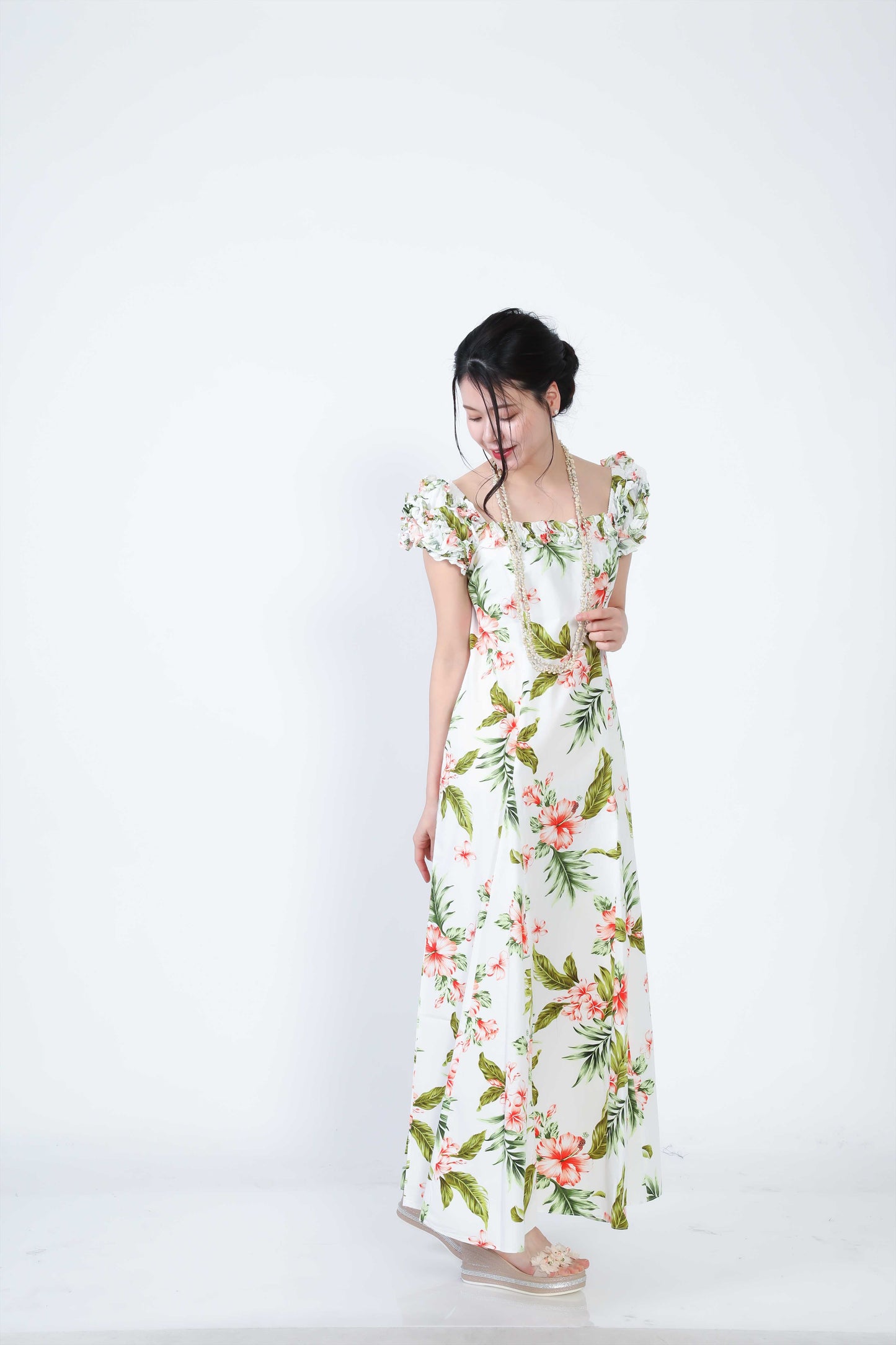 [Rental] Ko Olina Muumuu Dress Color: White Sleeve Type: A